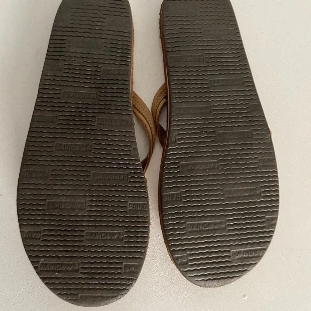 (SOLD!) 🤗 🌈 Rainbow 'Flirty' Braided Leather Flip Flop, size 7, hardly worn! - Picture 8 of 10